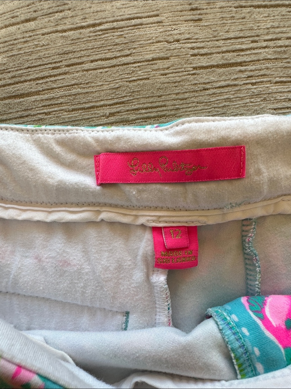 Lilly Pulitzer Luxletic Aqua/Pink Patterned Scallop Hem 5” inseam High Rise Shor - Picture 2 of 7